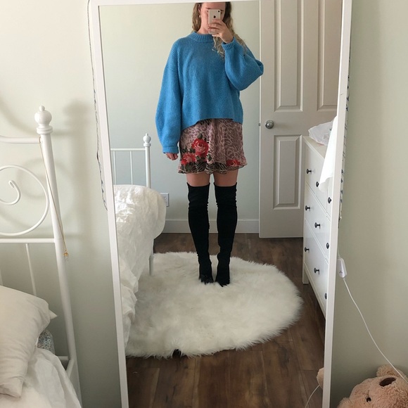 Thigh-high healed boots - Picture 1 of 4